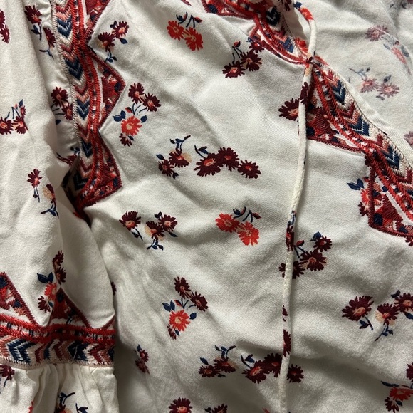 Forever 21 Cream and Red Embroidered Blouse - Picture 2 of 3